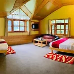 Holywood Classic-River View Resort