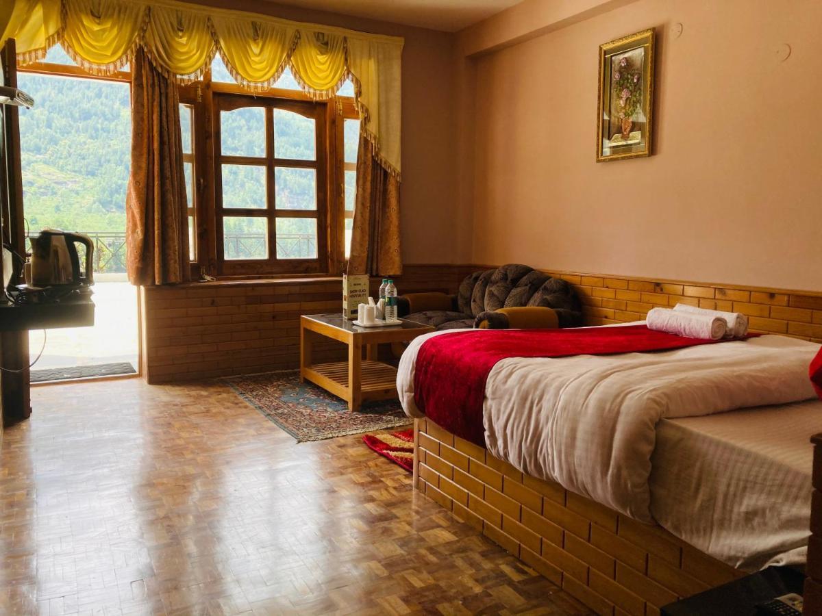 Holywood Classic-river View Hotel Manali (Himachal Pradesh)
